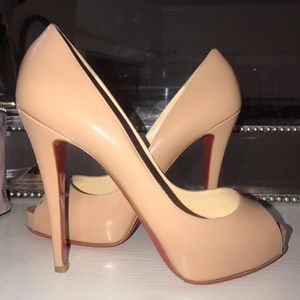 Nude peep toe louboutins size 40 (US 8.5/9)